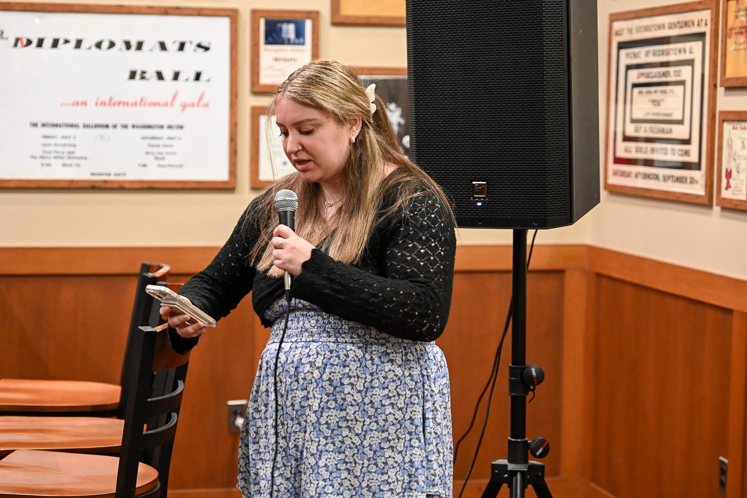 A student speaks at the Integrative Medicine & Health Sciences Pre-Commencement Dinner