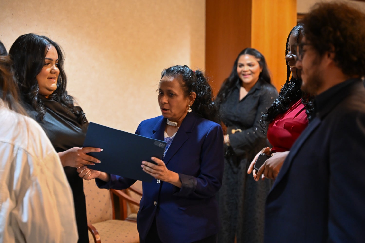 Students present Sona Vasudevan with a gift at the Systems Medicine Gala